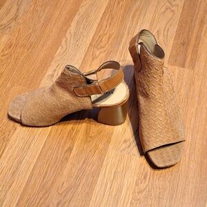 Naked Feet Juno Sandels sz9 NWOT